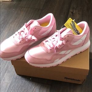 Reebok classic leather/nylon pink brandnew